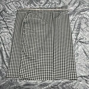Classic Black and White Houndstooth Skirt
